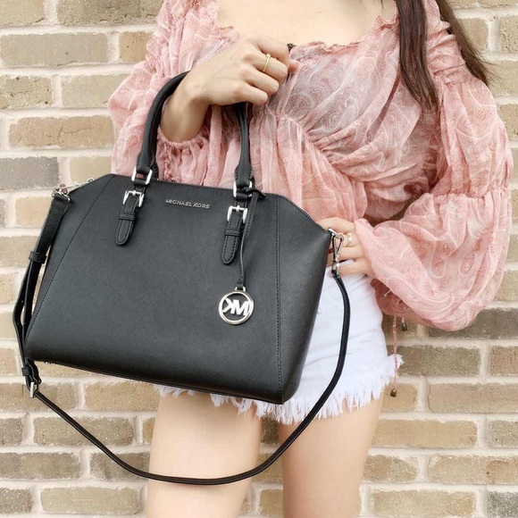 👜💕-Michael Kors large satchel black ‼️SALE‼️‼️ - Picture 2 of 5